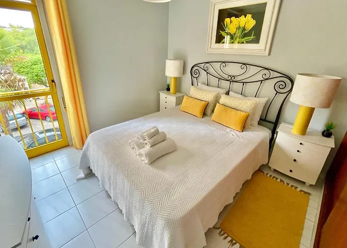 Amazing Ocean View Steps From The Apartman Quarteira