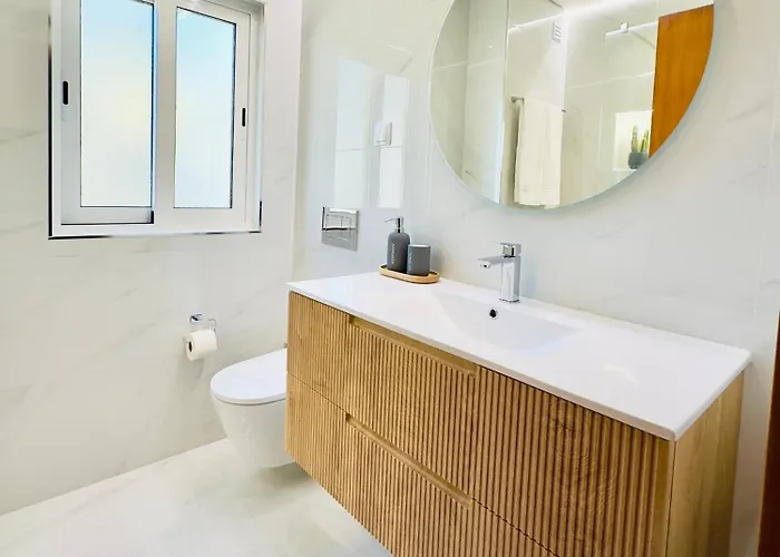Amazing Ocean View Steps From The Apartman Quarteira
