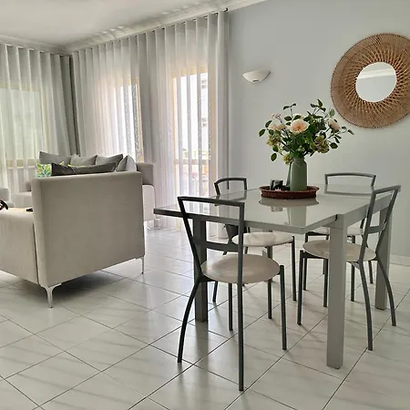 Amazing Ocean View Steps From The Quarteira