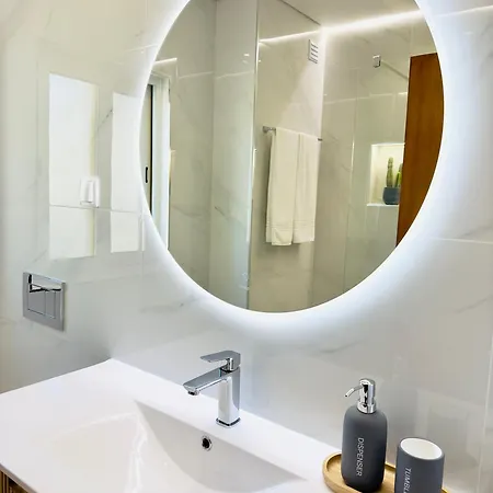 Apartment Amazing Ocean View Steps From The *